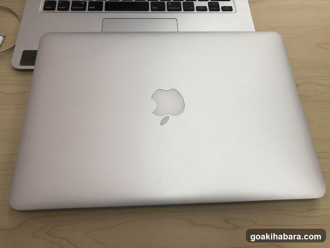 Apple MacBook Laptop