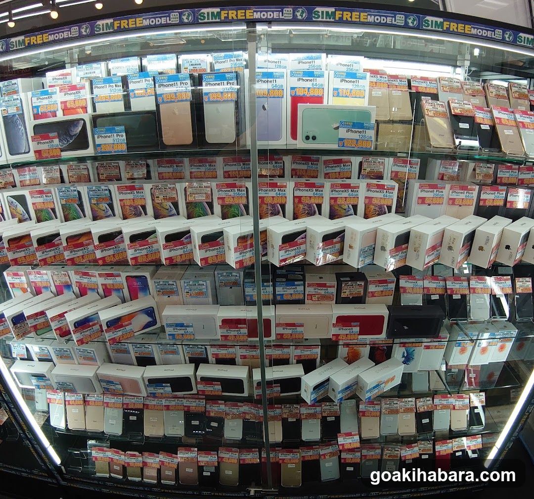 SIMFREE MODEL Store Display