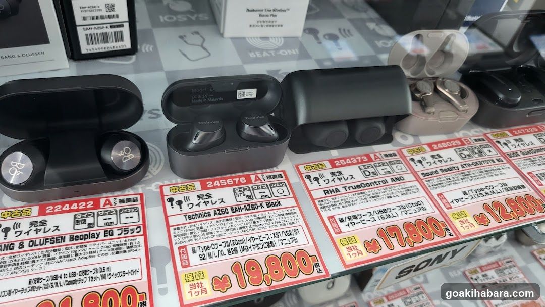 Electronics Display Shelf