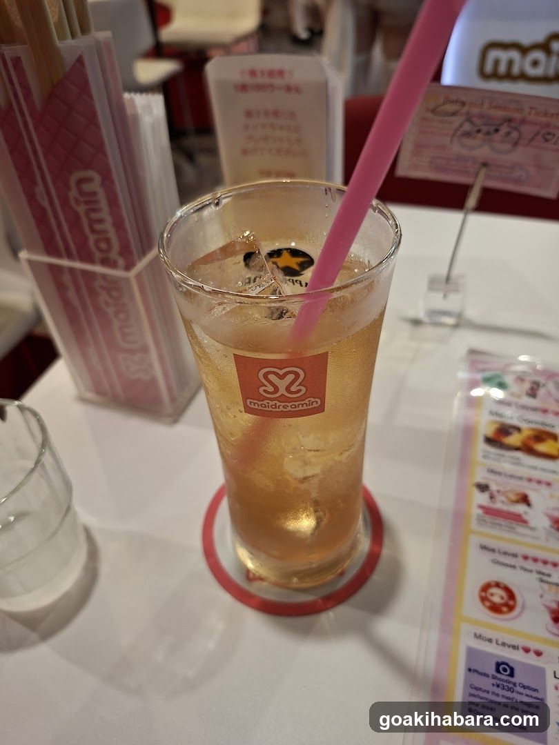 maidreamin drink at table