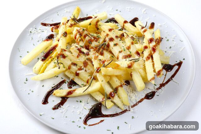 Fries with Sauce and Herbs