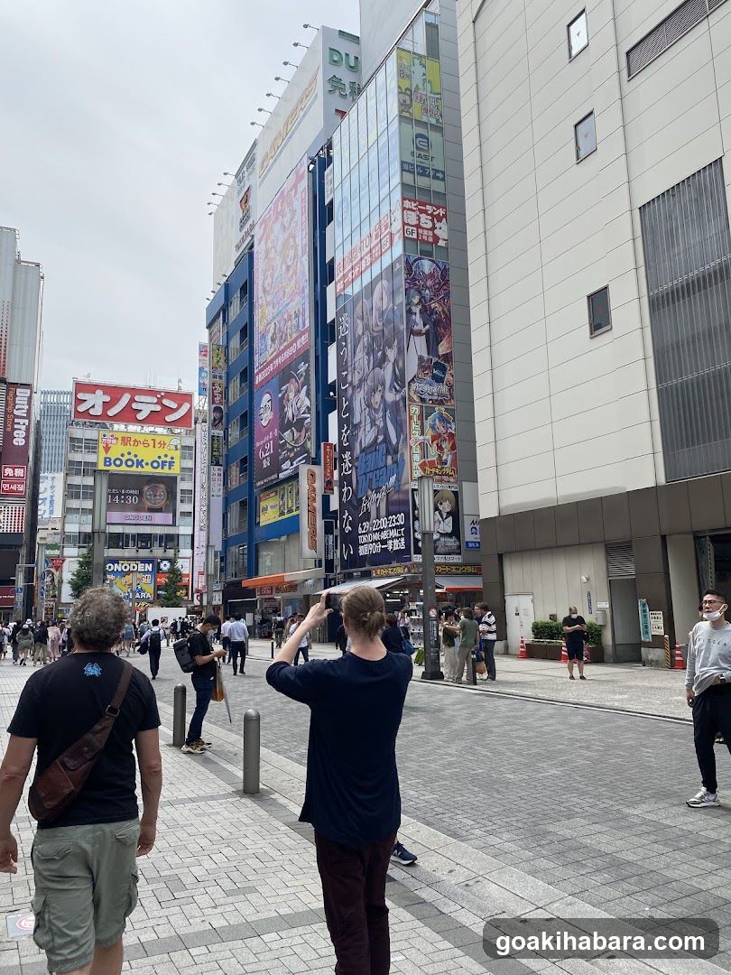 Urban Street Scene with Pedestrians and Buildings