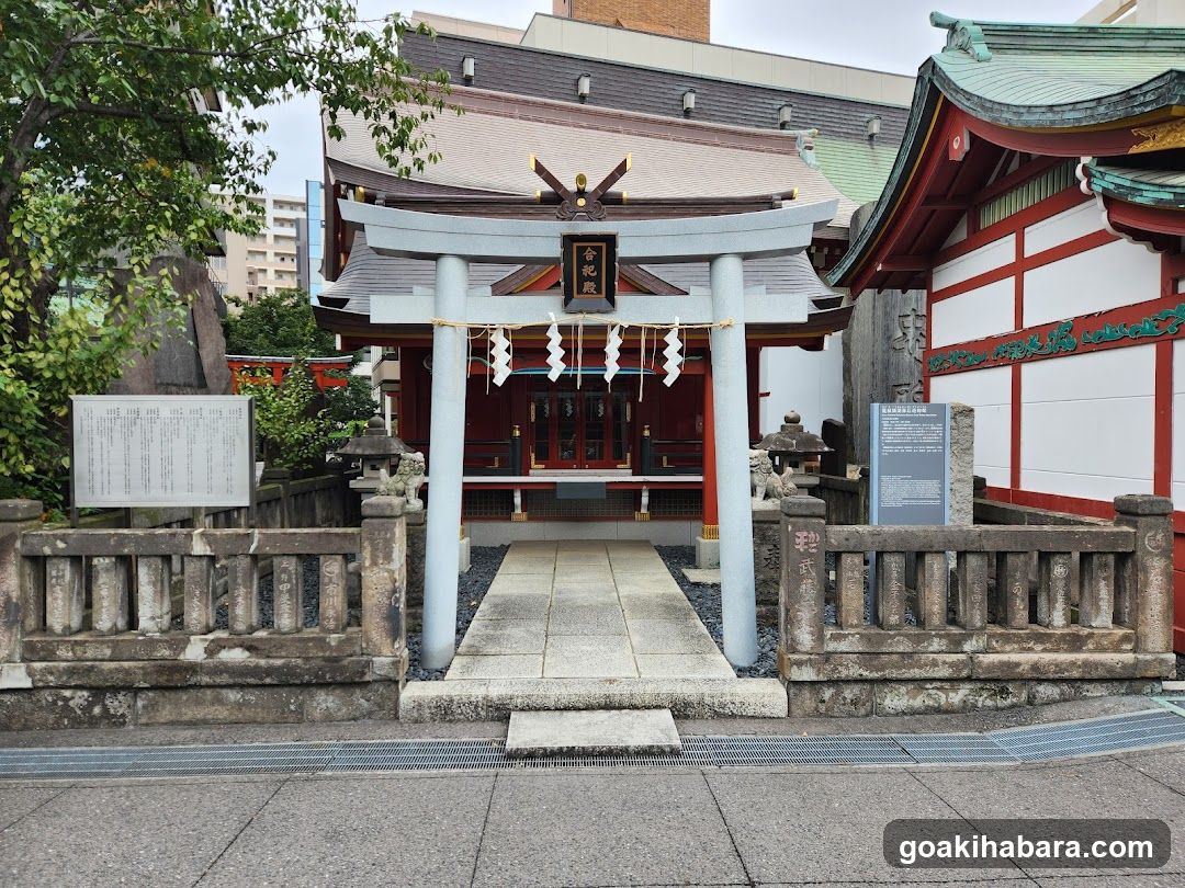 Shrine for Complexly Enshrined Deities
