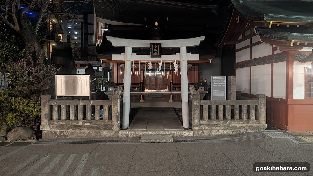 Shrine for Complexly Enshrined Deities
