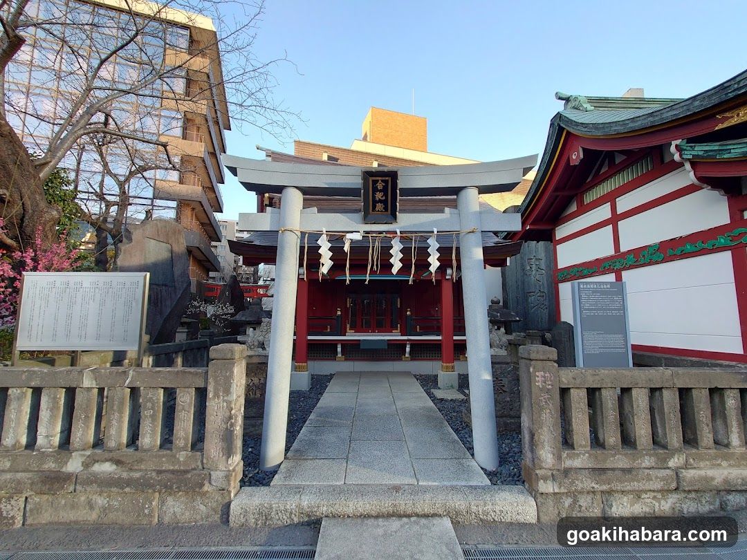 Shrine for Complexly Enshrined Deities
