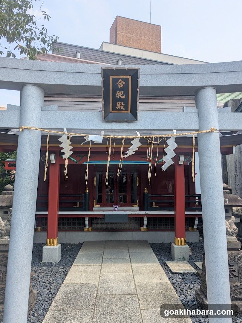 Shrine for Complexly Enshrined Deities