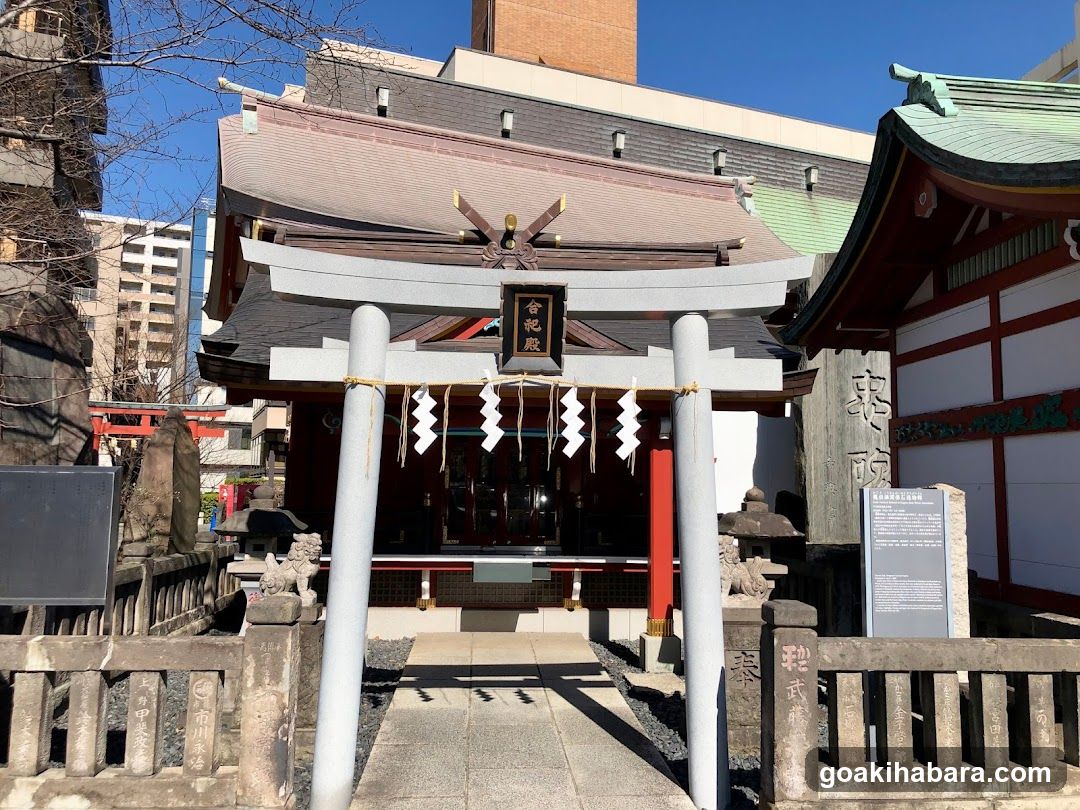 Shrine for Complexly Enshrined Deities