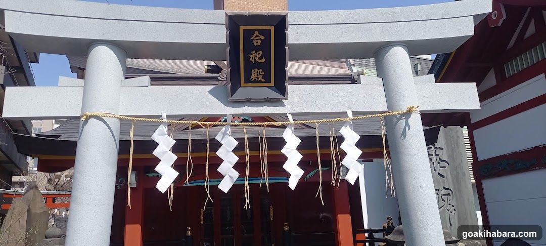 Shrine for Complexly Enshrined Deities