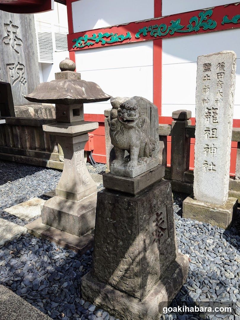 Shrine for Complexly Enshrined Deities
