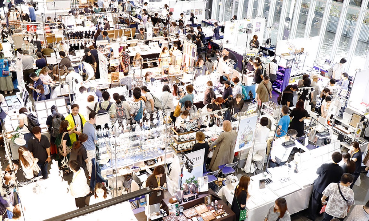 How to shop 200,000 stones at Akihabara's 13th Mineral Marche